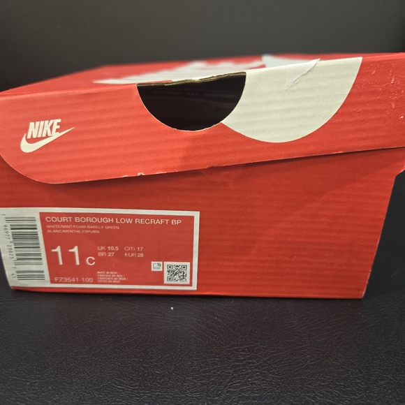 Nike Kids Sneakers in Mint and White - Picture 4 of 4